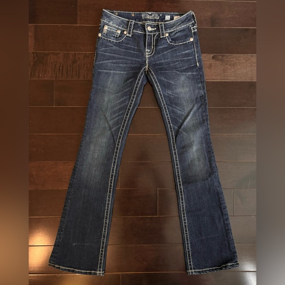 Miss Me Jeans
Low-Rise/Dark-Wash/Flared - Picture 2 of 6